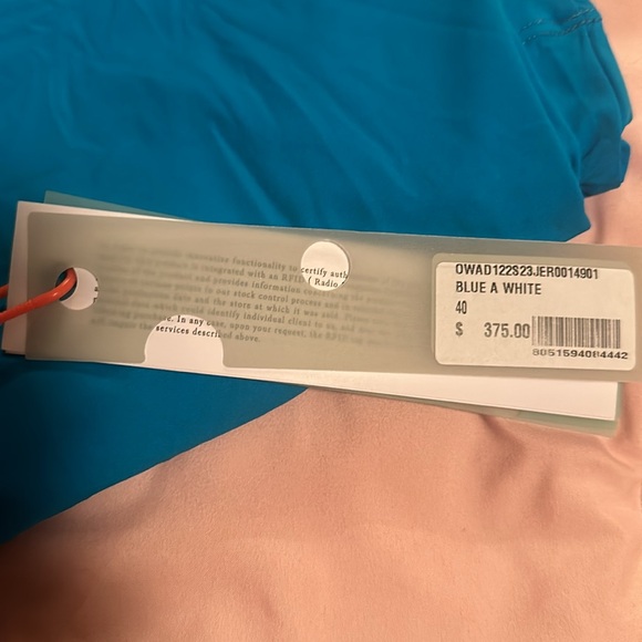 Only tried this one on. Needed a bigger size. - Picture 5 of 6